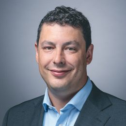 36面锦旗背后的仁心——记“广东好人”李真艮